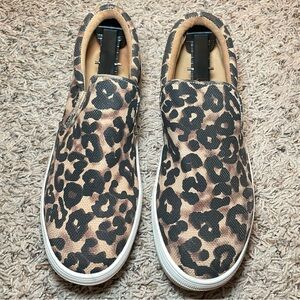 Steve Madden Gills Leopard/Cheetah print slip on platform canvas Sneaker size 10